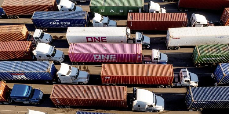 China impone nuevos aranceles y restricciones a exportaciones de EE. UU.