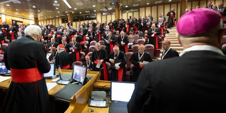 Cardenales piden a los fieles intensificar la oración hacia el Cónclave