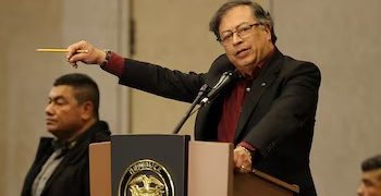 Presidente Gustavo Petro alerta sobre la falta de control en armas con licencia en Colombia