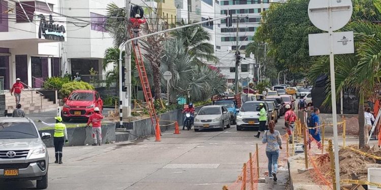 Continúa cierre vial en la carrera 47 por canalización del arroyo de la 85