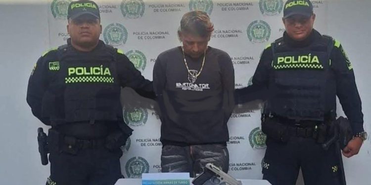 Capturado en Palmar de Varela por porte ilegal de arma de fuego y estupefacientes