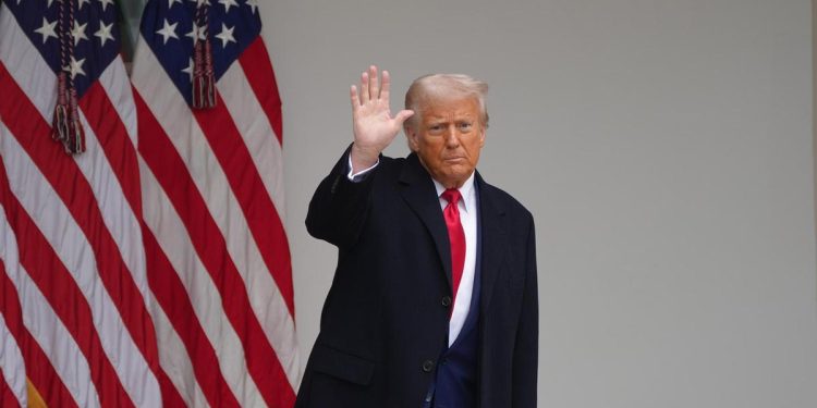 Trump anuncia pausa arancelaria de 90 días para países que buscan negociar