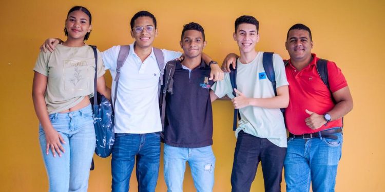 Más de 115.000 víctimas del conflicto se benefician de gratuidad en educación superior en Colombia