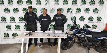 Cae sujeto señalado de ser integrante de “Los Pepes” en Barranquillita: tenía panfletos extorsivos y un arma de fuego