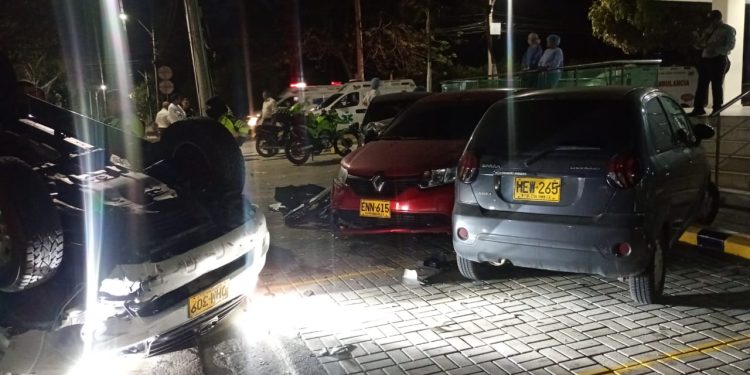 Conductor pierde el control del volante e impacta varios vehículos en Barranquilla; varios lesionados