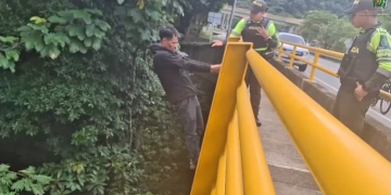 Acto heroico de la Policía de Tránsito evita tragedia en la vía Bogotá – Villavicencio