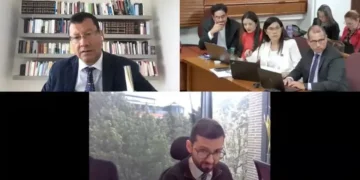 Micrófono abierto delata burlas a mensaje de fe de Uribe durante audiencia