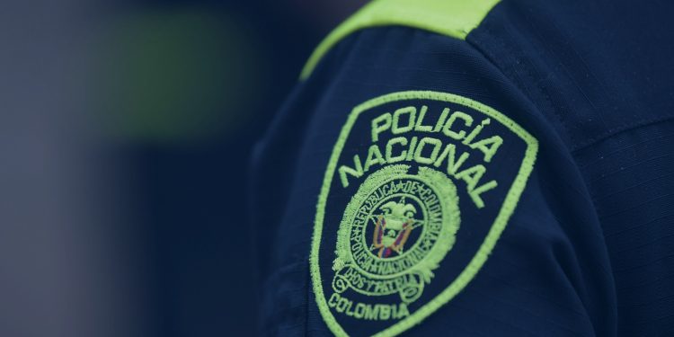 Cargos a patrullera de la Policía Nacional, por presunta agresión física a un transeúnte