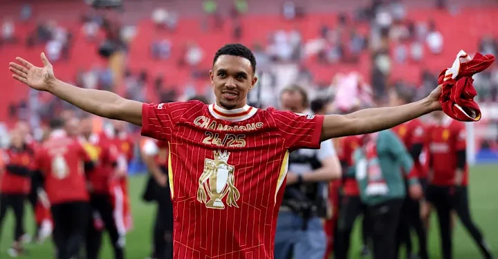 Alexander-Arnold se despide del Liverpool tras 20 años