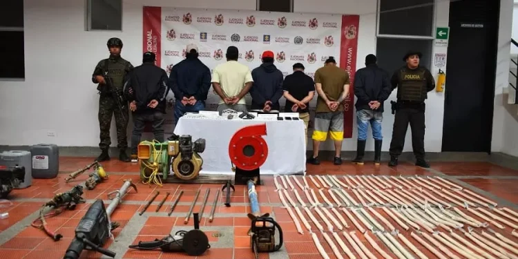 Dos unidades de producción minera ilegal y la captura de siete sujetos por extracción ilícita de yacimientos mineros en medio de operación militar en Argelia, Antioquia