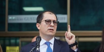 Francisco Barbosa denuncia amenazas de muerte tras crítica a consulta popular