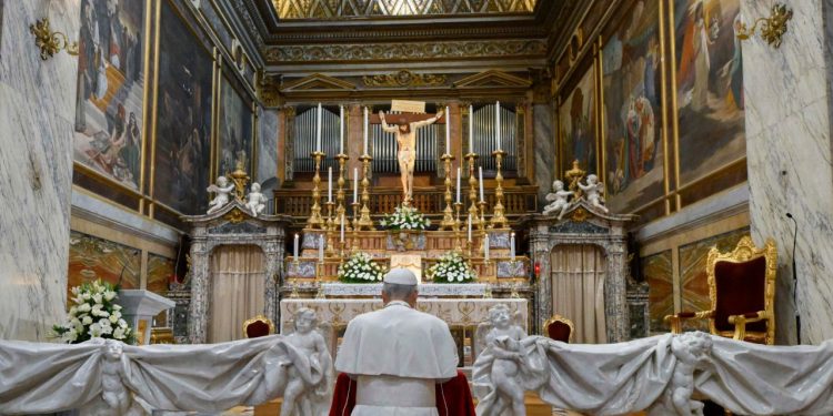 León XIV inicia su pontificado con emotiva visita a la tumba de Francisco y santuario mariano