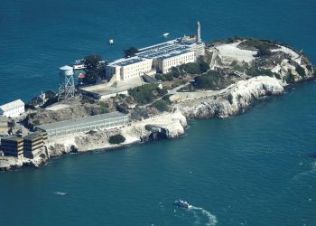 Donald Trump ordena reabrir la antigua cárcel de Alcatraz, en la bahía de San Francisco
