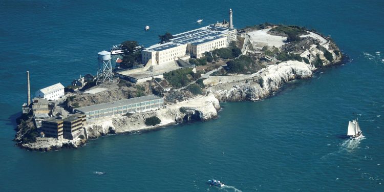 Donald Trump ordena reabrir la antigua cárcel de Alcatraz, en la bahía de San Francisco