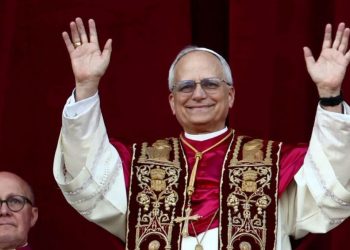 Un Papa con acento de paz: León XIV emociona al mundo en su primer mensaje desde el Vaticano