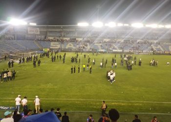 Caos en Santa Marta: hinchas invaden la cancha y suspenden partido entre Unión Magdalena y Once Caldas