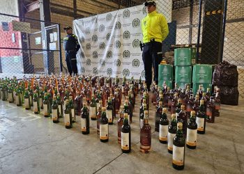 Incautan 443 botellas de licor ilegal en operativo en el centro de Barranquilla
