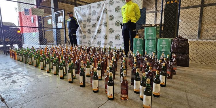 Incautan 443 botellas de licor ilegal en operativo en el centro de Barranquilla