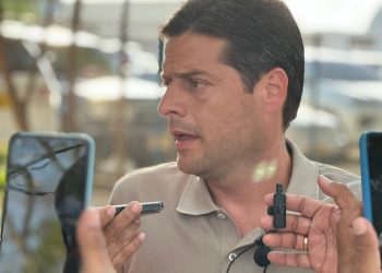 “La prioridad del Gobierno no es construir país, es hacer politiquería”: senador Mauricio Gómez