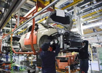 Producción industrial en Colombia crece 1,6 % en marzo tras ocho meses en caída