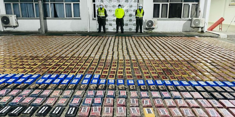 Incautan casi dos toneladas de cocaína en el puerto de Buenaventura