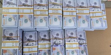 Incautan en Ibagué más de un millón de dólares falsos que iban a ser enviados a México