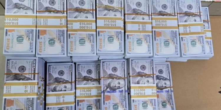 Incautan en Ibagué más de un millón de dólares falsos que iban a ser enviados a México