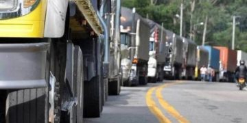 Bloqueos durante el paro dejan millonarias pérdidas al transporte de carga, según Colfecar