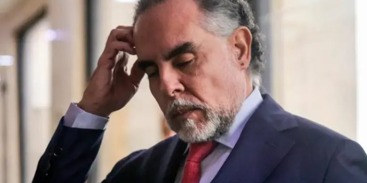 Armando Benedetti lanza dardos al Congreso: “El Gobierno está con los de abajo y el Congreso con los dirigentes”