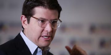 Miguel Uribe asegura que Colombia está “al borde de la quiebra” y acusa Petro de derrochar recursos públicos