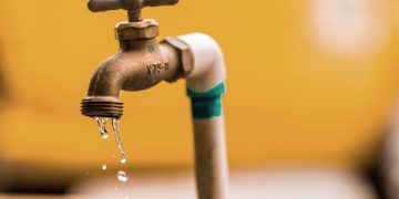 Triple A interrumpe servicio de agua en algunos sectores de Barranquilla por fuga en línea de conducción