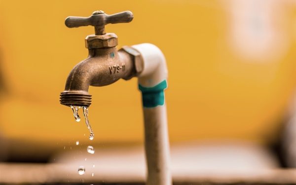 Triple A interrumpe servicio de agua en algunos sectores de Barranquilla por fuga en línea de conducción