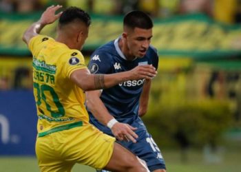 Bucaramanga se derrumba ante Racing y complica su futuro en la Libertadores