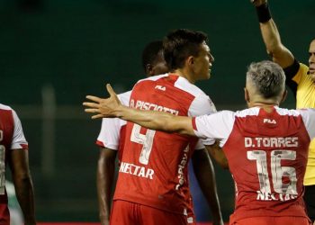 Video | Santa Fe gana, pero pierde a dos jugadores por una pelea interna