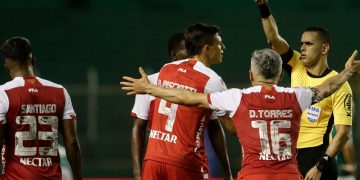 Video | Santa Fe gana, pero pierde a dos jugadores por una pelea interna