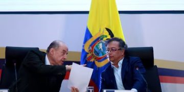 Leyva a Petro: “Está enfermo y debe revisar su permanencia en la Presidencia”