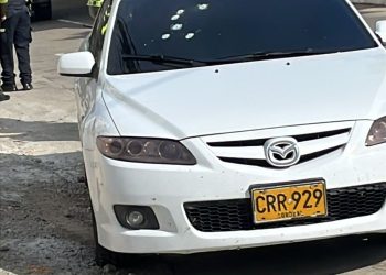 Atentado armado en Villa Santos, Barranquilla; víctima recibió múltiples impactos de bala en vehículo