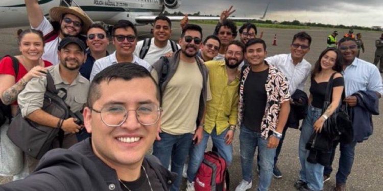 Avión de la Policía transportó a influencers petristas rumbo al “cabildo popular” en Barranquilla