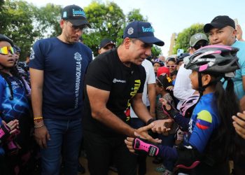 Alcalde Char destaca avance de obra en el polideportivo de La Magdalena  