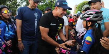 Alcalde Char destaca avance de obra en el polideportivo de La Magdalena  