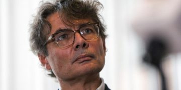 Exministro Alejandro Gaviria advierte que Petro busca “arrebatarle” derechos al Congreso