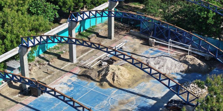 Comunidades de Barranquilla denuncian abandono de obras de canchas solares financiadas por MinMinas