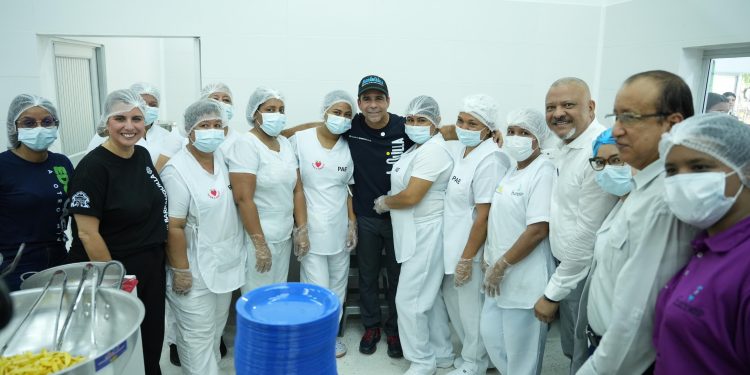 La IED Ciudadela Estudiantil nos pidió su cocina- comedor, y con los recursos de los barranquilleros ¡se la hicimos!: alcalde Char