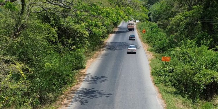 Hallan cadáver baleado en la vía Riohacha – Valledupar: autoridades investigan el caso