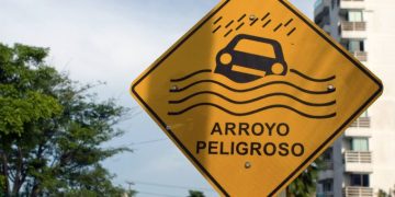 Lluvias en Barranquilla provocan emergencias por desbordamiento de arroyos y afectan la movilidad