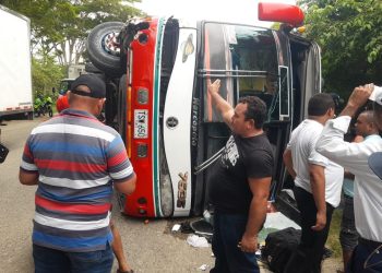 Grave accidente de tránsito en vía de ingreso a Luruaco deja varios heridos