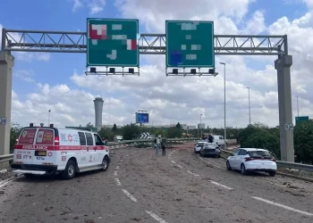 Israel ataca el puerto yemení de Al Hudeida en respuesta a misil del aeropuerto Tel Aviv