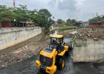 Continúa limpieza de arroyos frente a temporada de lluvias