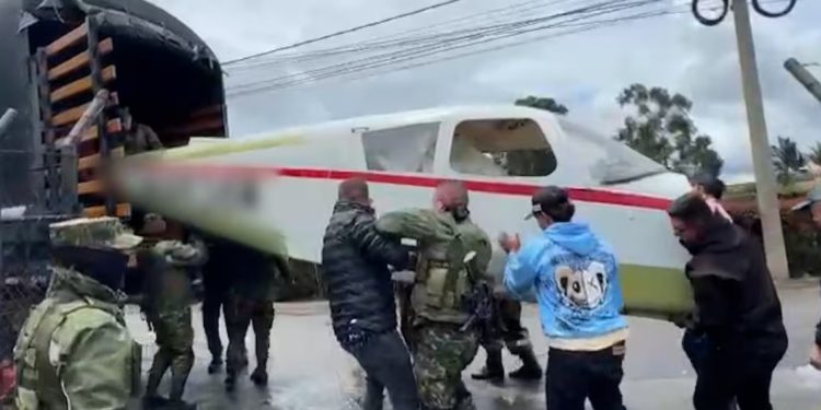 Descubren avioneta que sería utilizada para narcotráfico en finca de Chía, Cundinamarca