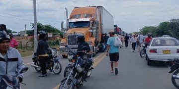 Paro de maestros en La Guajira genera bloqueos en principales vías de Riohacha